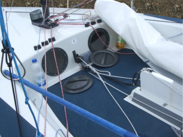 Blick ins Cockpit eines Contenders in GFK